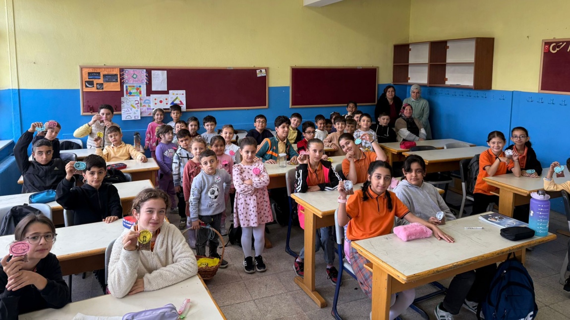 Hayvanları Koruma Günü Kapsamında Hayvan Maması Dağıtımı Yapıldı
